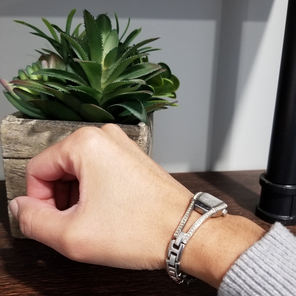 ⌚GUESS BRACELET WATCH - Picture 5 of 8